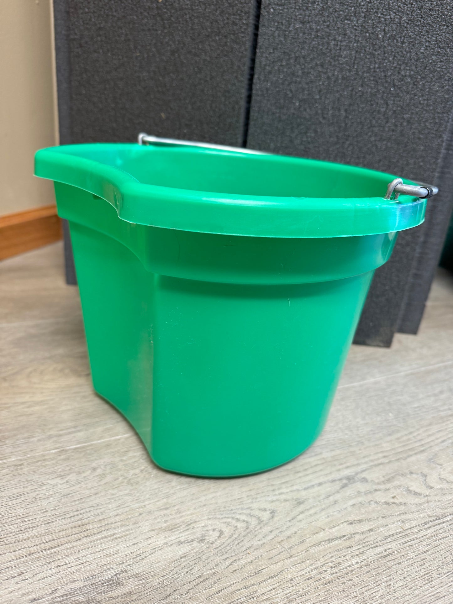 2.5 Gallon Flat Back Bucket