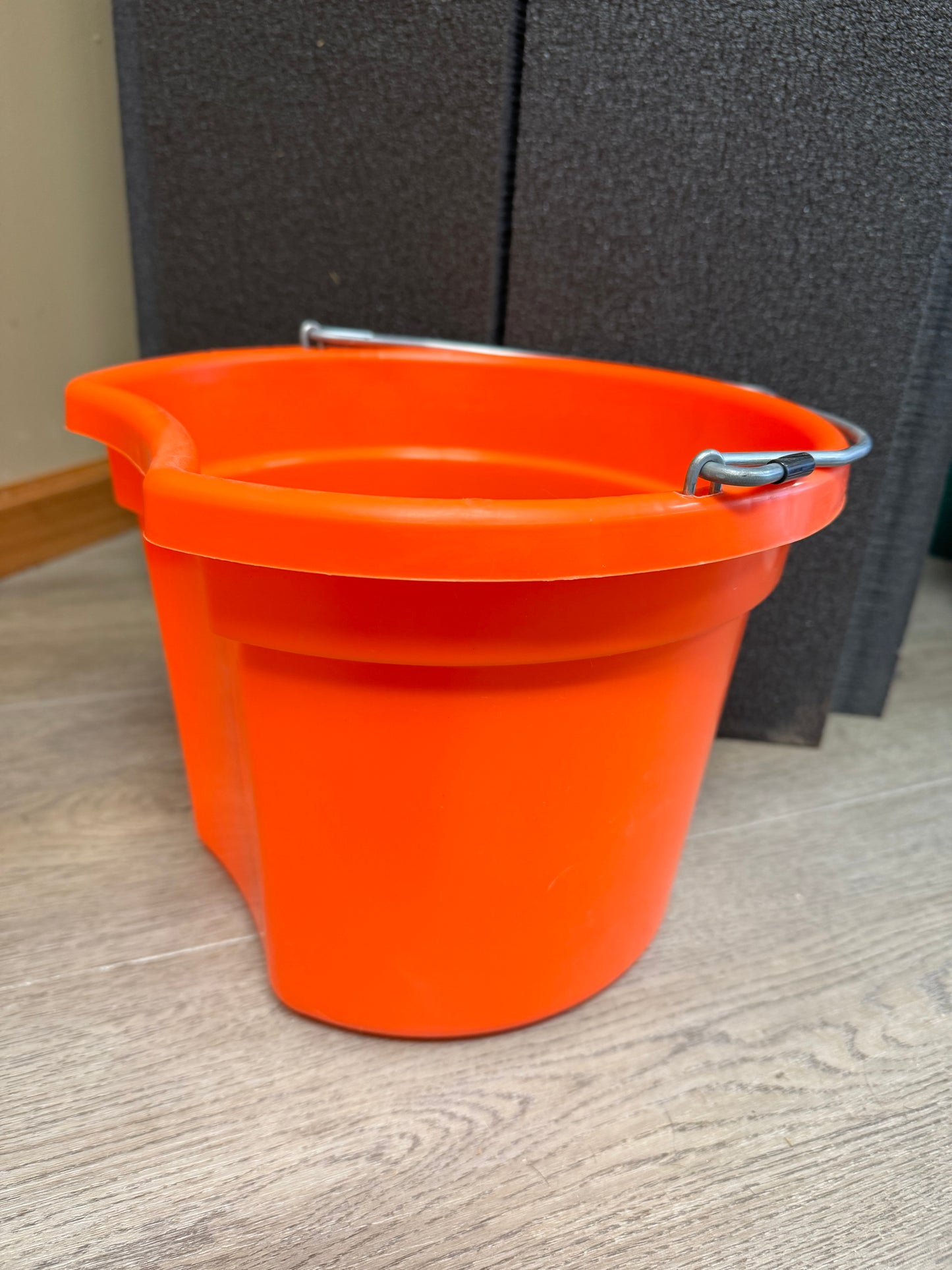 2.5 Gallon Flat Back Bucket