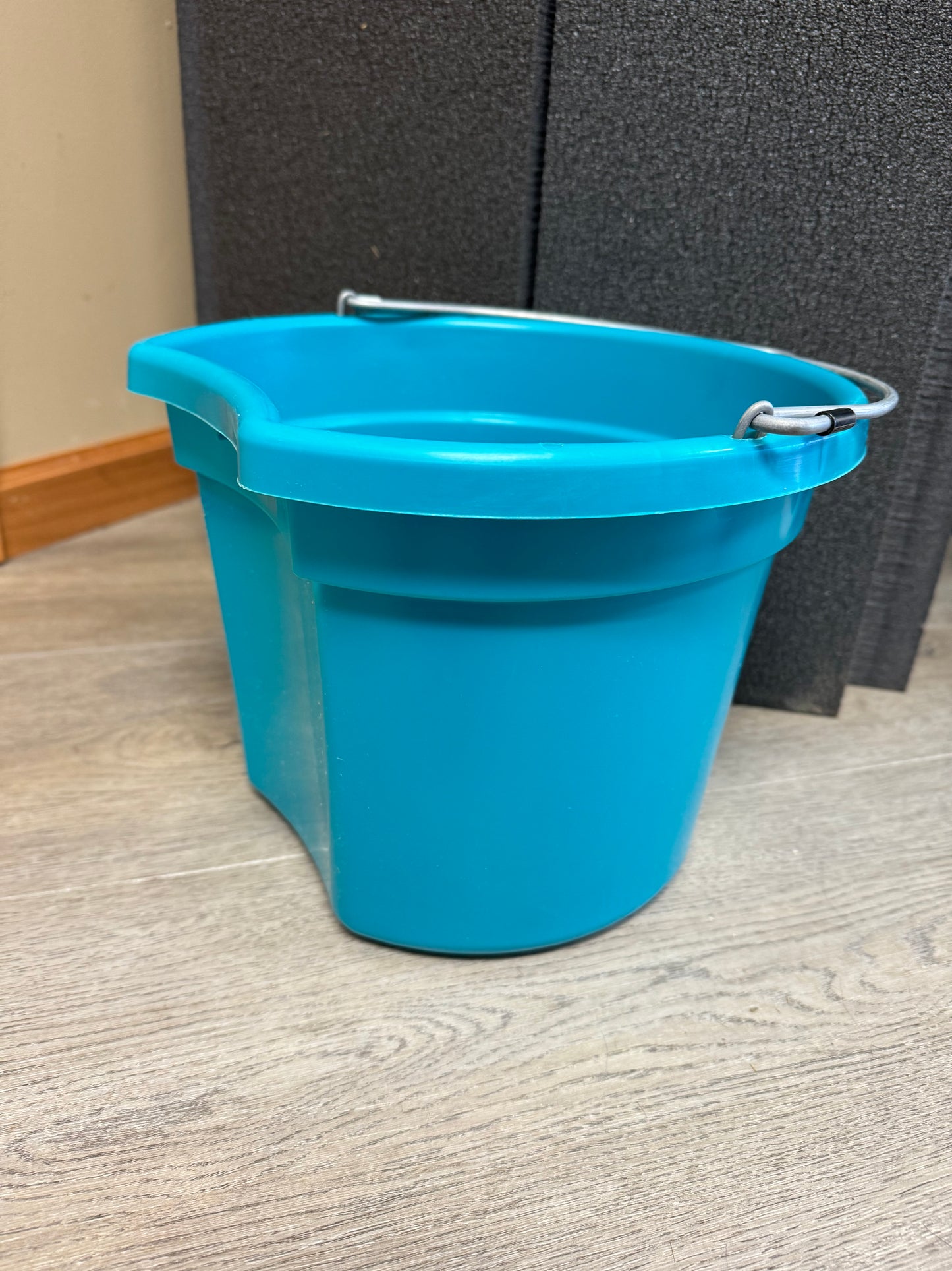 2.5 Gallon Flat Back Bucket