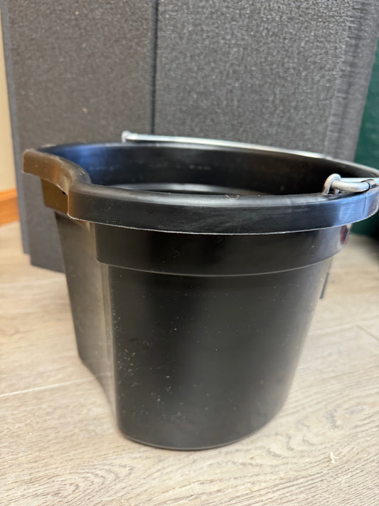 2.5 Gallon Flat Back Bucket