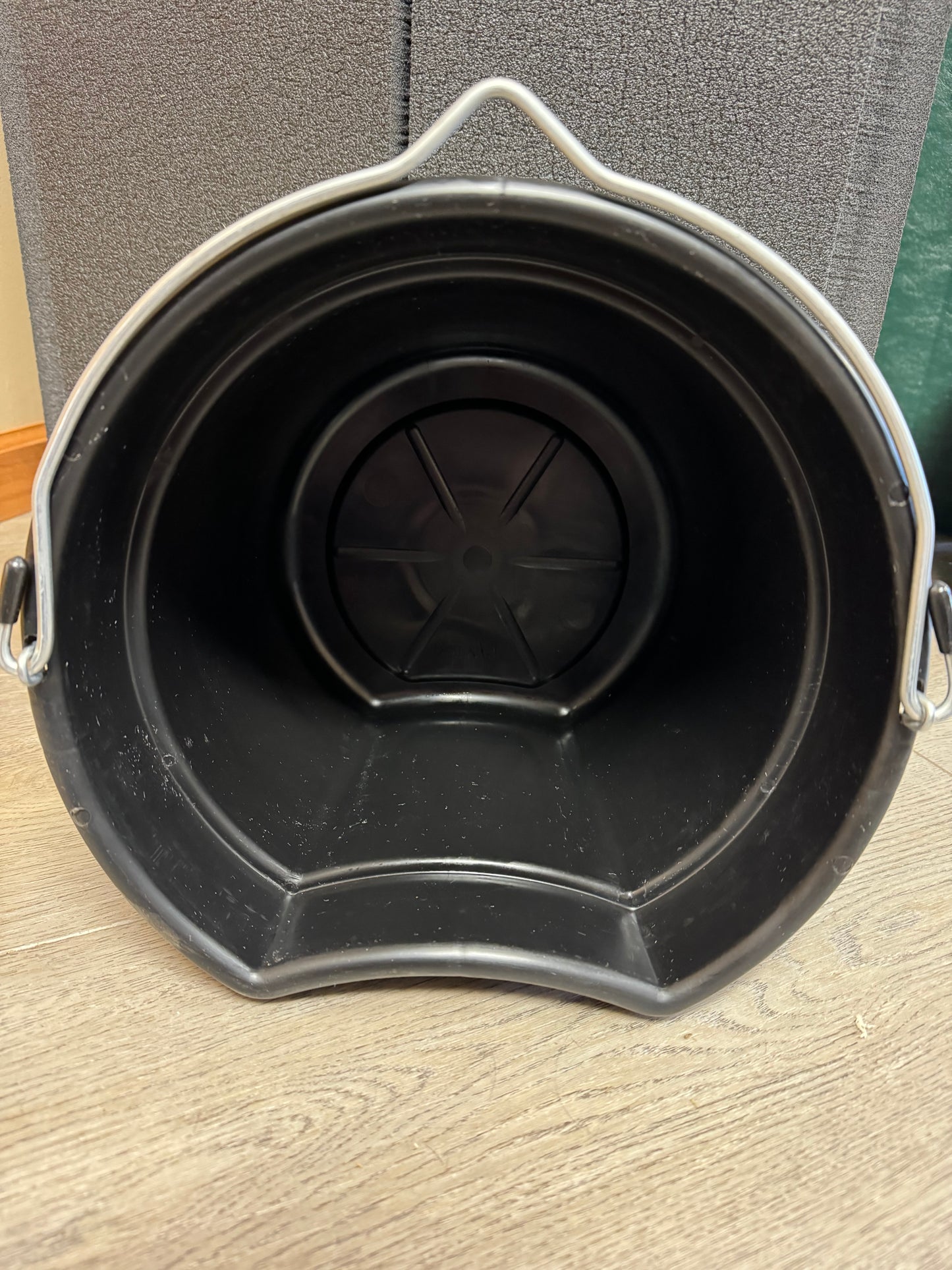 2.5 Gallon Flat Back Bucket