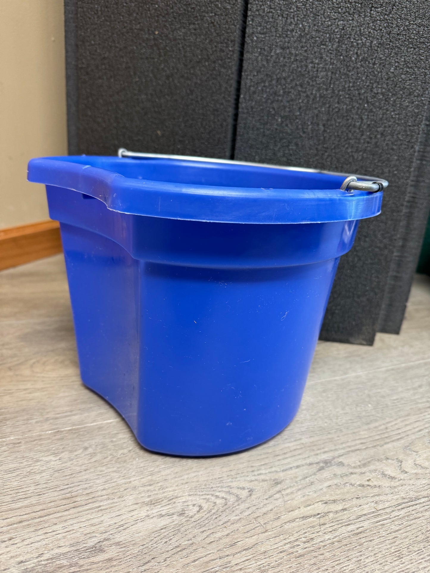 2.5 Gallon Flat Back Bucket