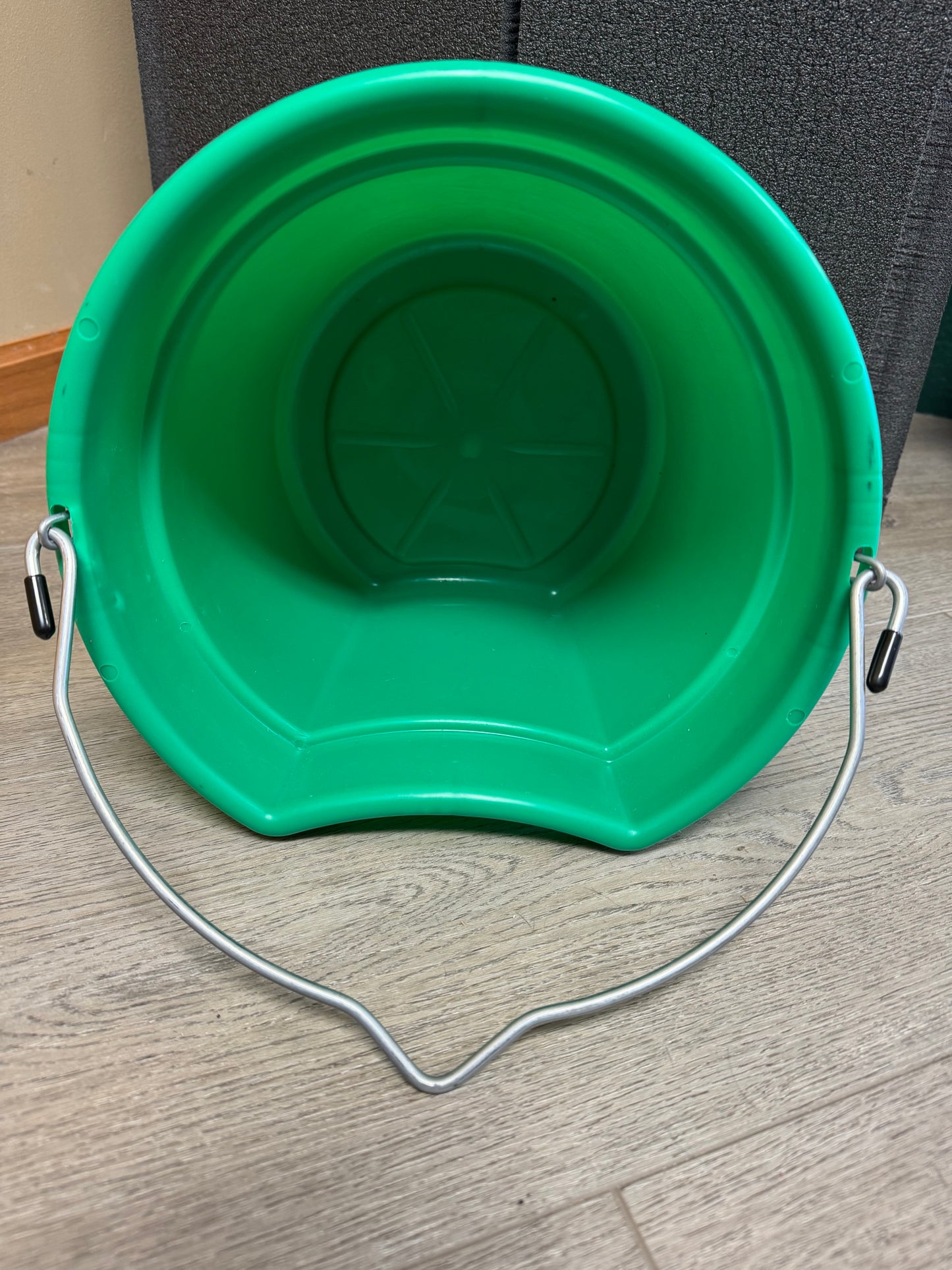 2.5 Gallon Flat Back Bucket